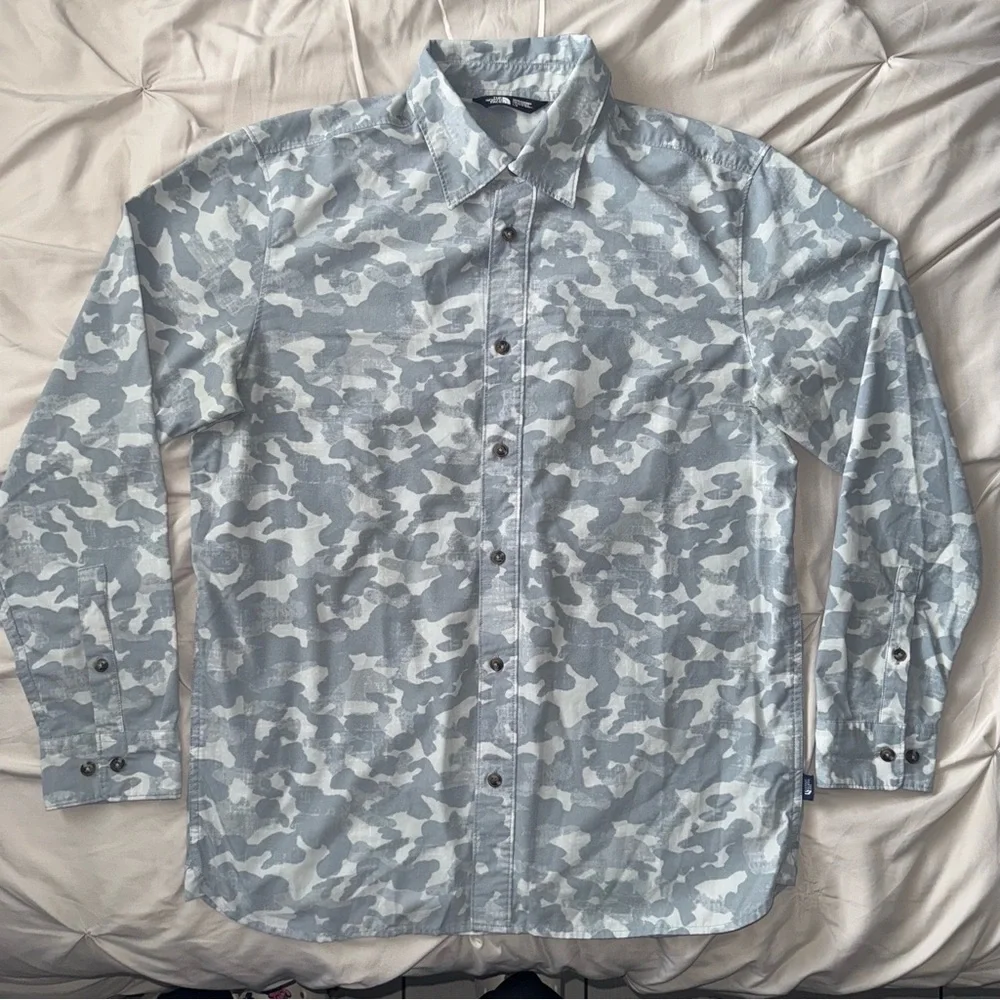 THE NORTH FACE Men’s Button Down‎ Shirt Large Gray Camo Long Outdoor Hiking